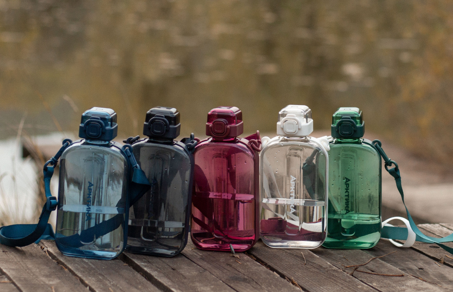 Тритановая бутылка на ремне