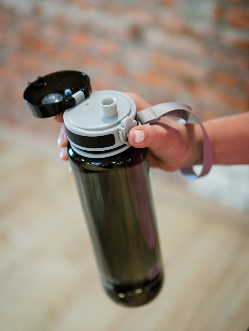 Тритановая бутылка 0.5л серии 720 глянцевая чёрная с ситечком - 10