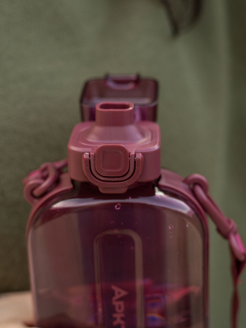 Тритановая бутылка 0.75л серии 724 «Вишня» на ремне - 4