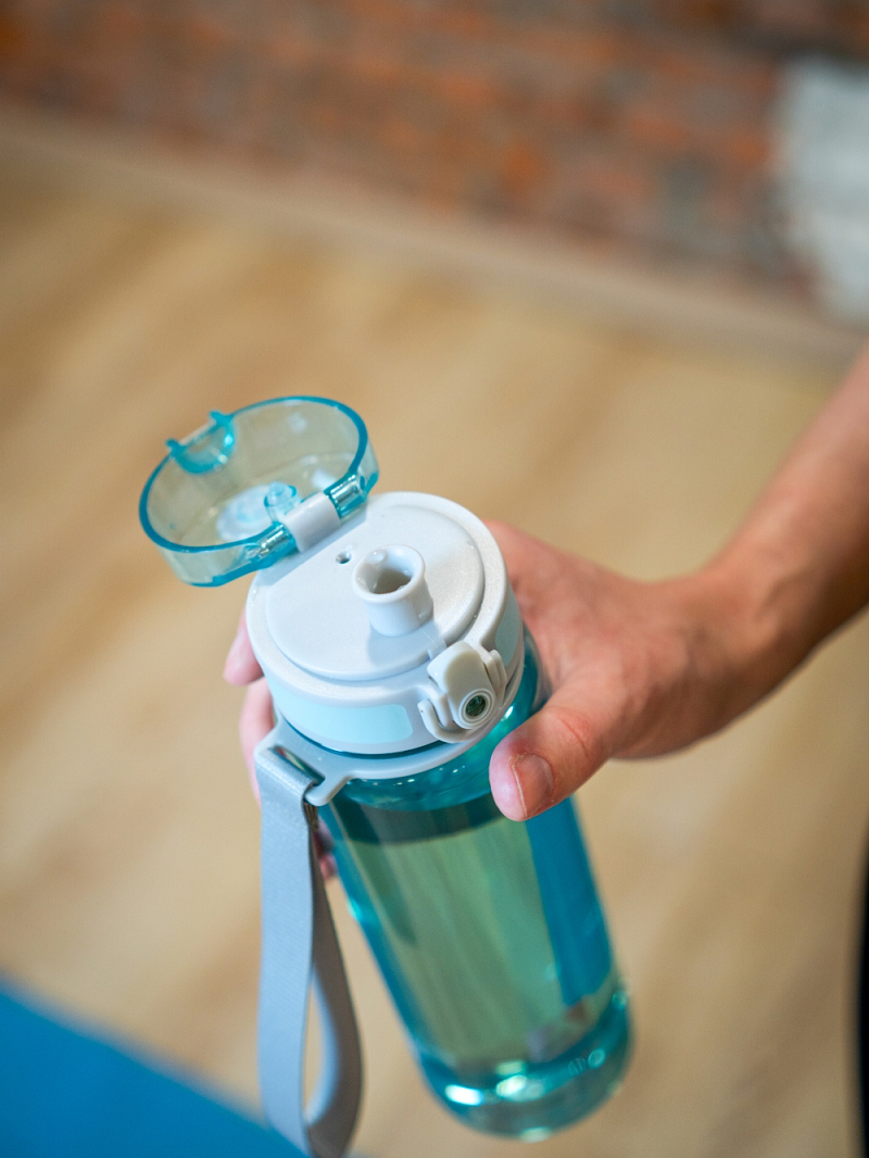 Тритановая бутылка 0.5л серии 720 глянцевая голубая с ситечком - 4