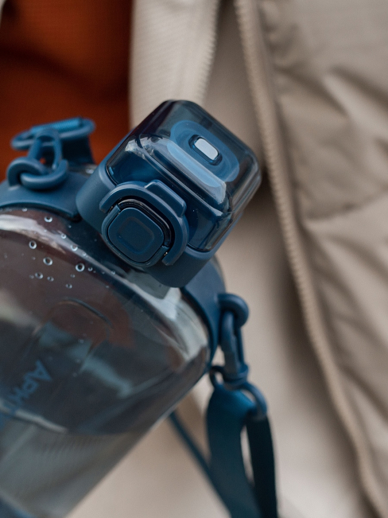 Тритановая бутылка 0.75л серии 724 «Нордик» на ремне - 4