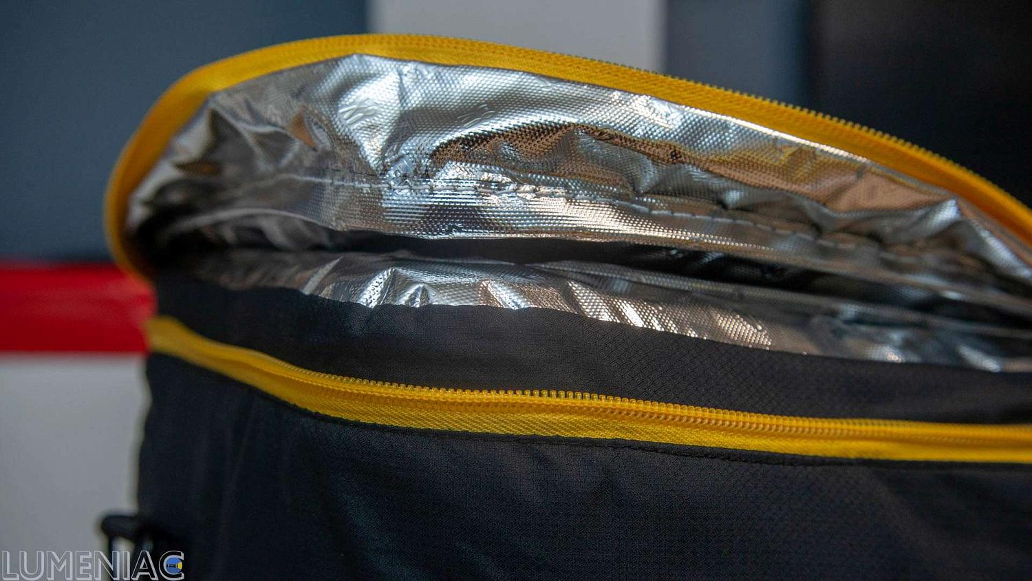 Продуманная молния защищает от теплопотери.