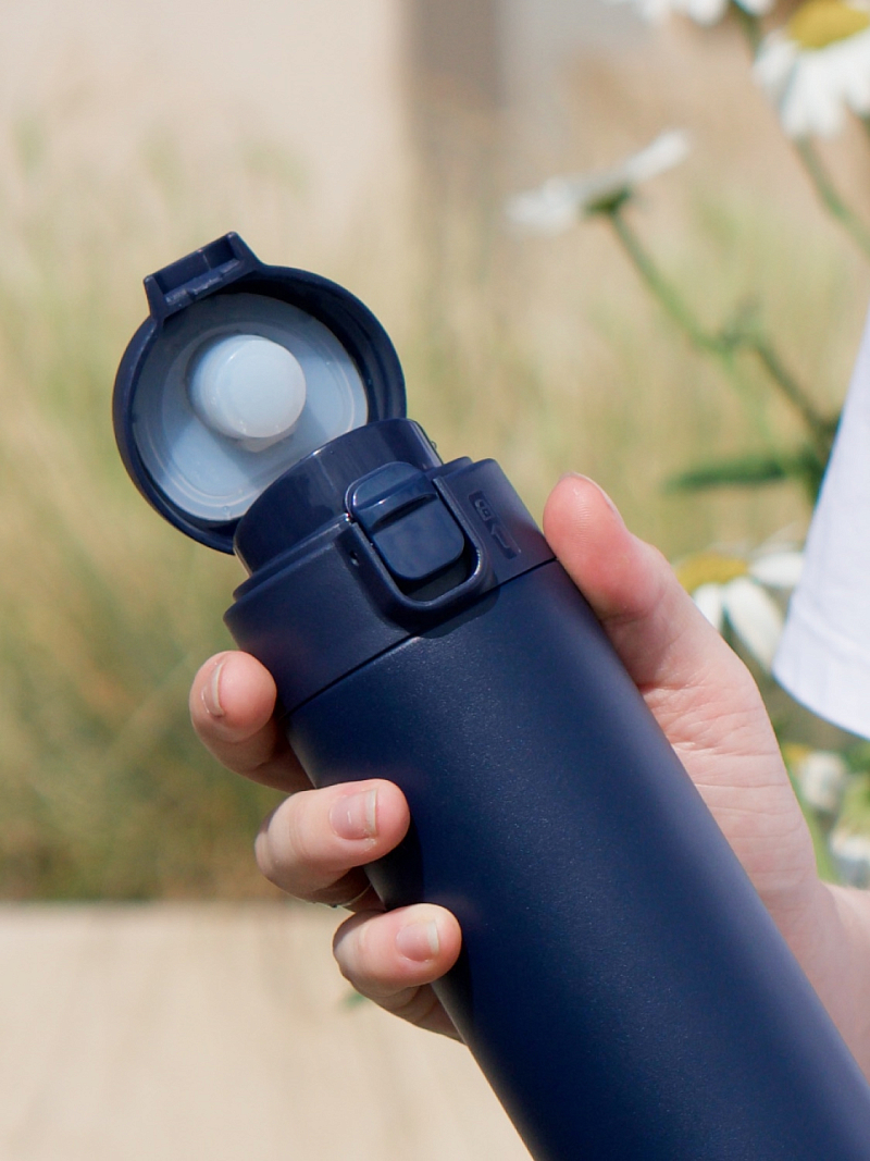 Термокружка 0.52л серии 701 синяя с закрытой питьевой системой - 2