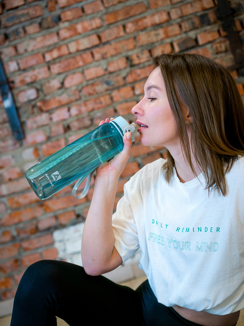 Тритановая бутылка 1л серии 720 глянцевая голубая с ситечком - 6