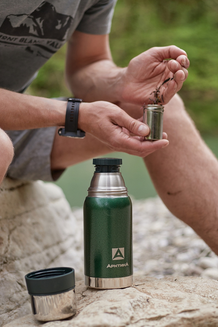 Термос 0.5л серии 106 зелёный с ситечком и молотковой эмалью - 4