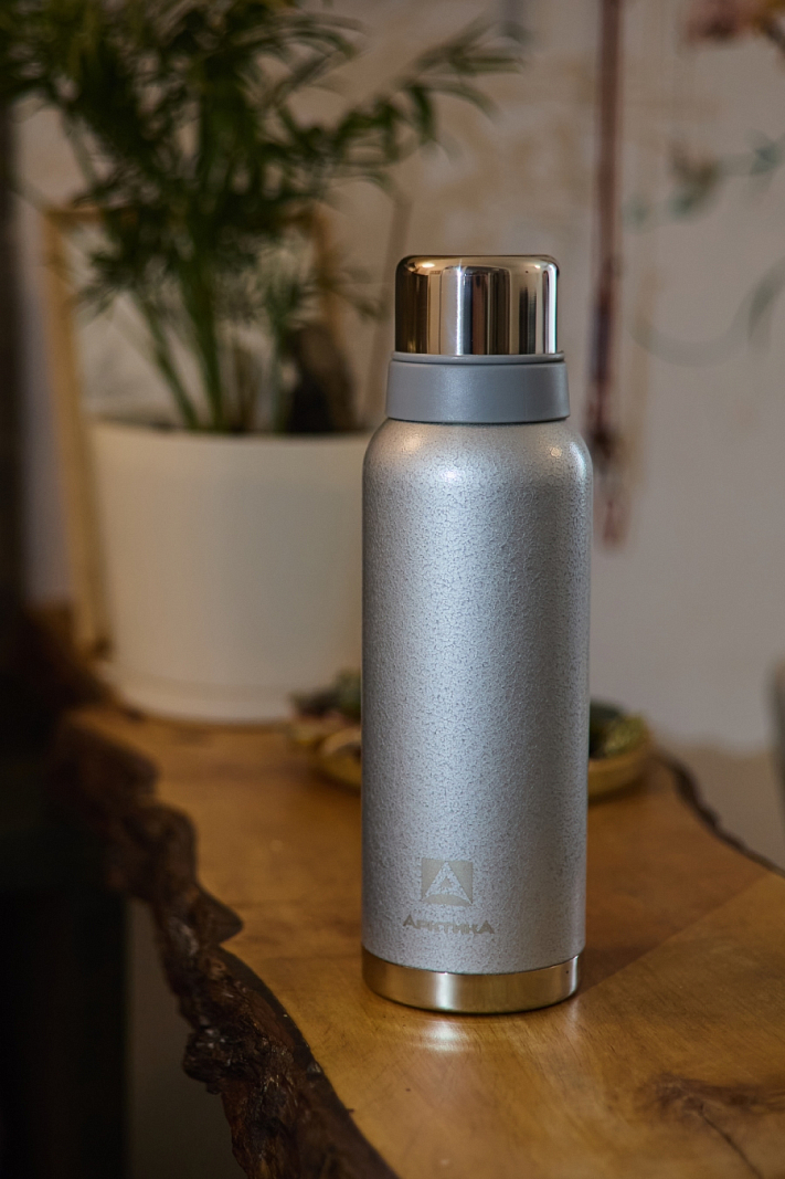 Термос 1.2л серии 106 серебряный с узким горлом и молотковой эмалью - 2