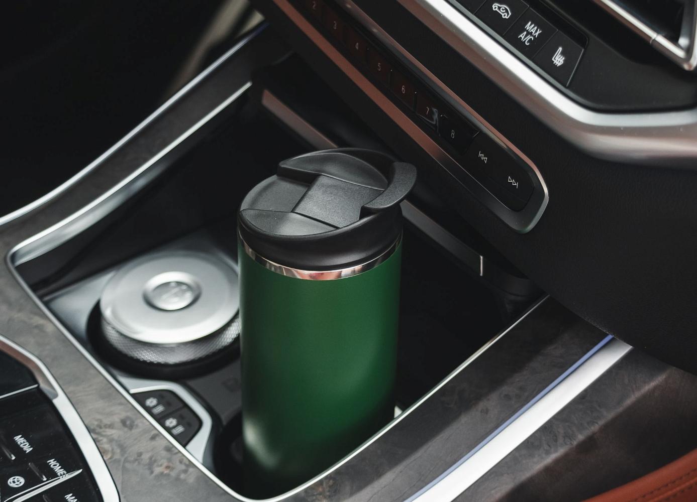 Термокружка 710 серии сочетает в себе элегантность и практичность, которые создают хорошее настроение в пути.