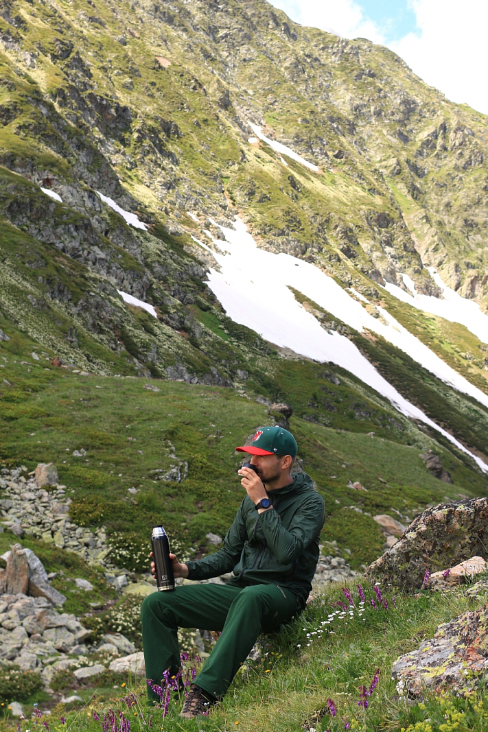 Термос 0.9л серии 106 чёрный с узким горлом и молотковой эмалью - 6